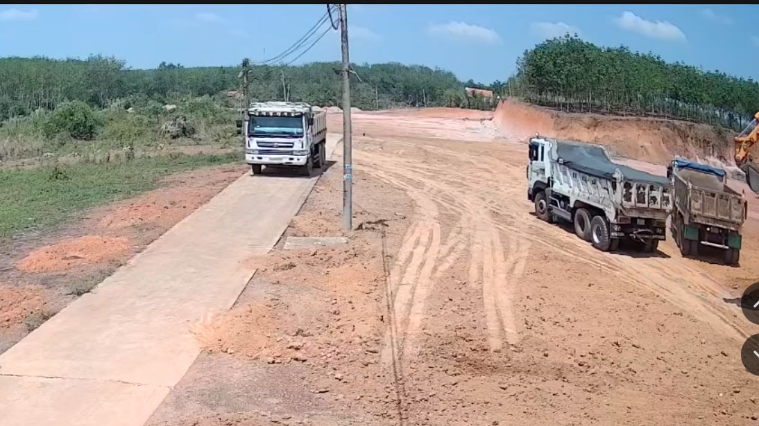 vu khoet dat gay sat lo o Dong nai chua the xac dinh khoi luong dat di doi hinh anh 3