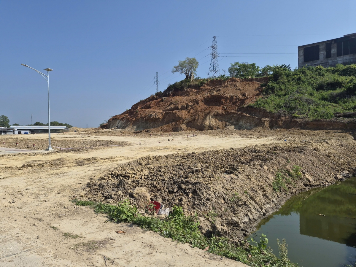 cong an dieu tra viec khai thac dat trai phep gan duong dien cao the o khanh hoa hinh anh 4