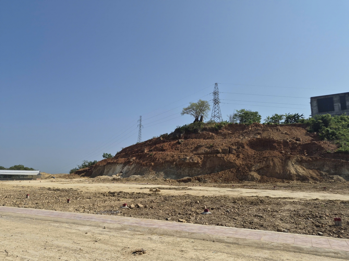 cong an dieu tra viec khai thac dat trai phep gan duong dien cao the o khanh hoa hinh anh 3