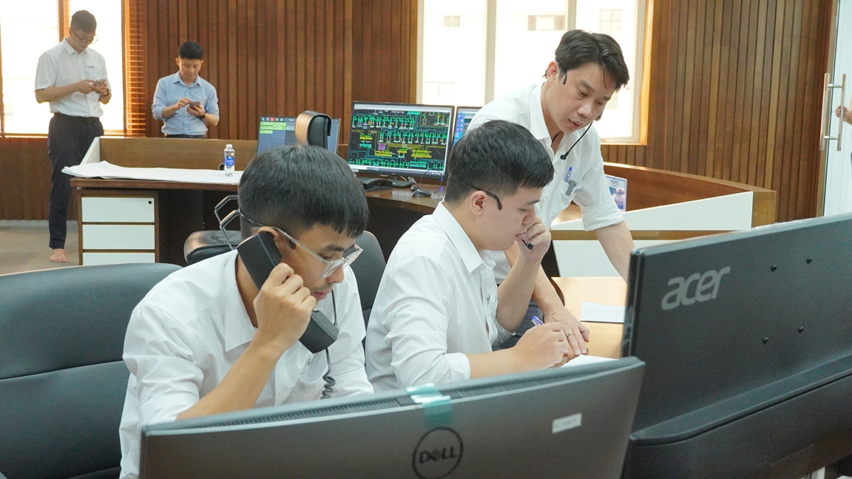 dien tap xu ly su co he thong dien mien trung, san sang van hanh mua kho 2026 hinh anh 3