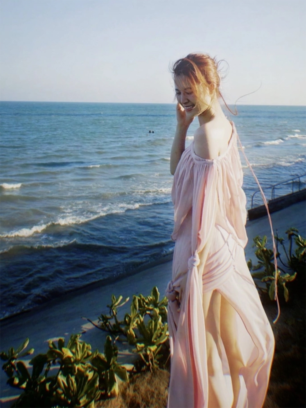 sao viet 7 4 mc quyen linh nhan nhu con gai lo lem trong ngay sinh nhat tuoi 20 hinh anh 13