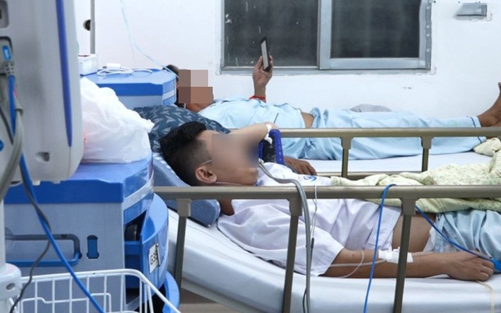 Dang du hoi thao co giao 38 tuoi bi dot quy bat ngo hinh anh 2