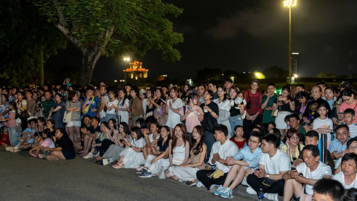 chuong trinh hoang cung huyen ao tai Dai noi hue mien phi phuc vu cong dong hinh anh 2