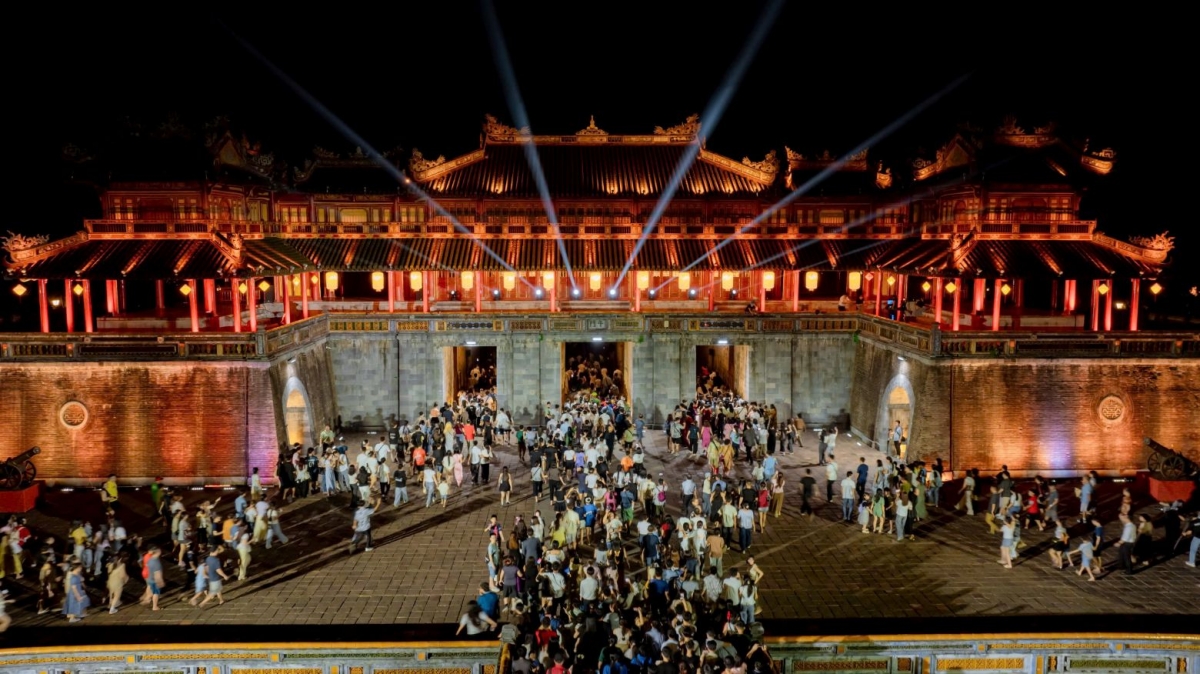 chuong trinh hoang cung huyen ao tai Dai noi hue mien phi phuc vu cong dong hinh anh 4