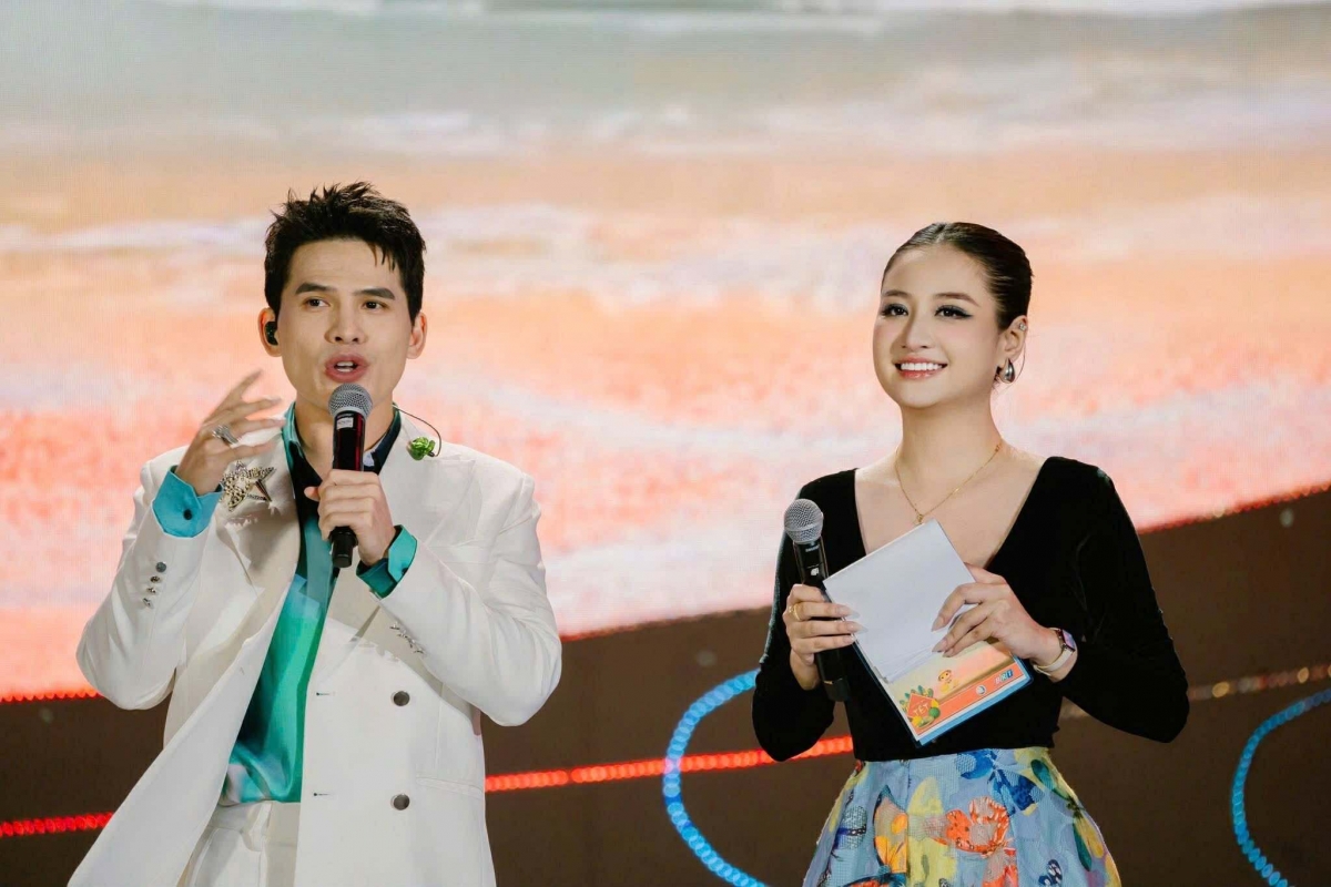 A hau thong thao ba ngoai ngu gay chu y tai hoa hau van hoa viet nam hinh anh 3