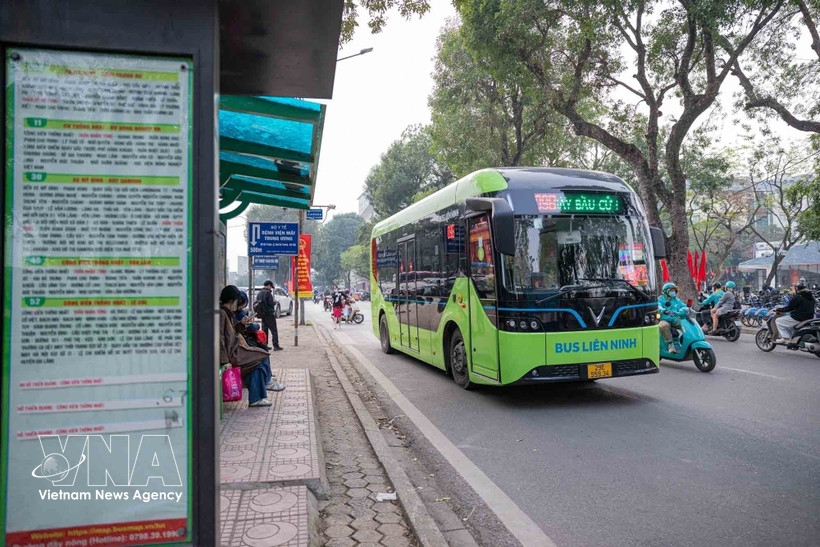 hanoi launches 10 electric bus routes from april 1 picture 1