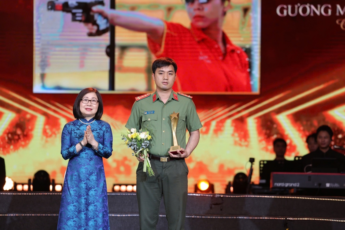 soobin thang lon tai giai thuong cong hien 2026, hoa minzy la ca si cua nam hinh anh 9