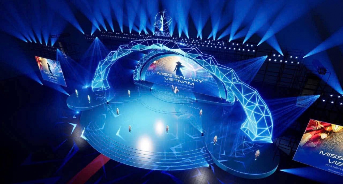 nsnd lan huong cham thi hoa hau co phan thi ai, ung xu ve cong nghe hinh anh 2