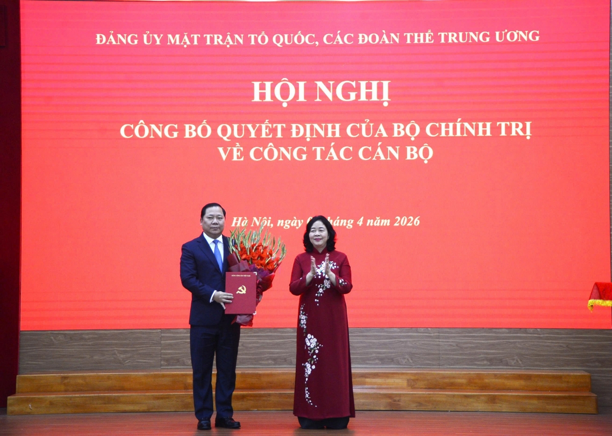 Ong nguyen phi long giu chuc pho bi thu Dang uy mttq, cac doan the trung uong hinh anh 1