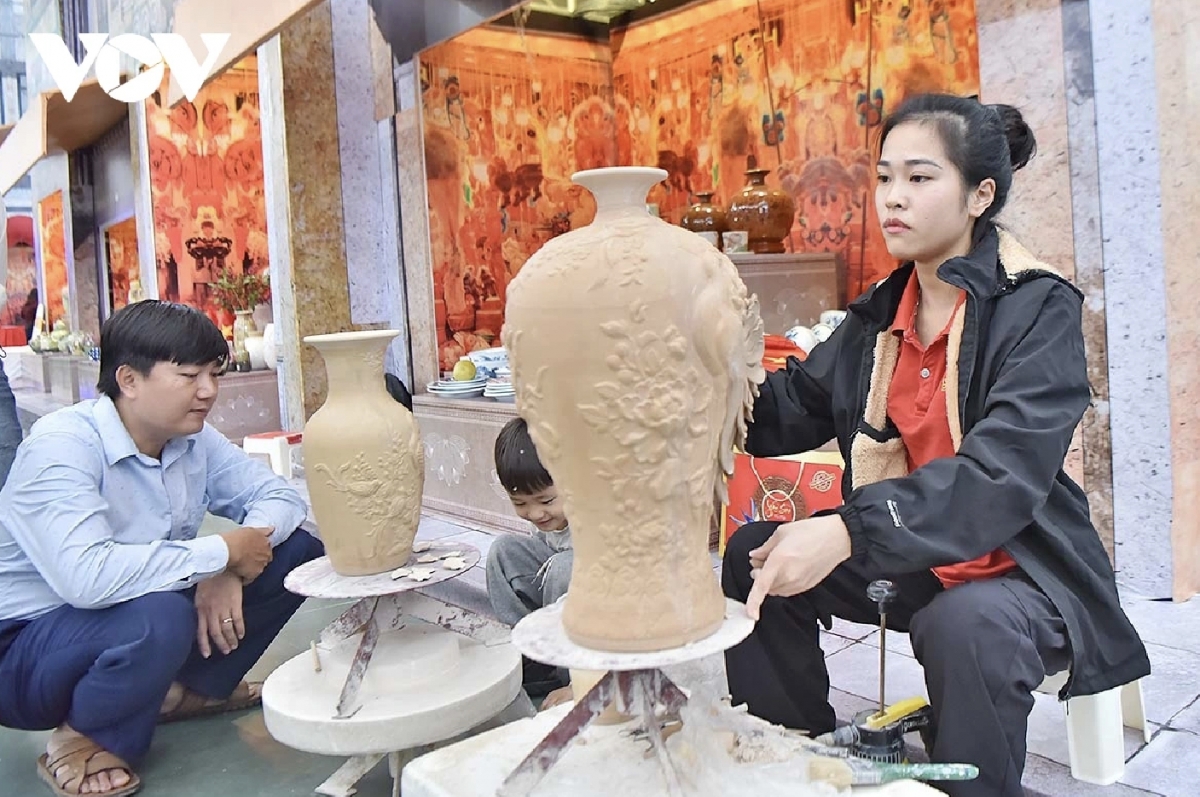 a rich tapestry of culture, blending tradition and modernity, at autumn fair 2025 picture 1