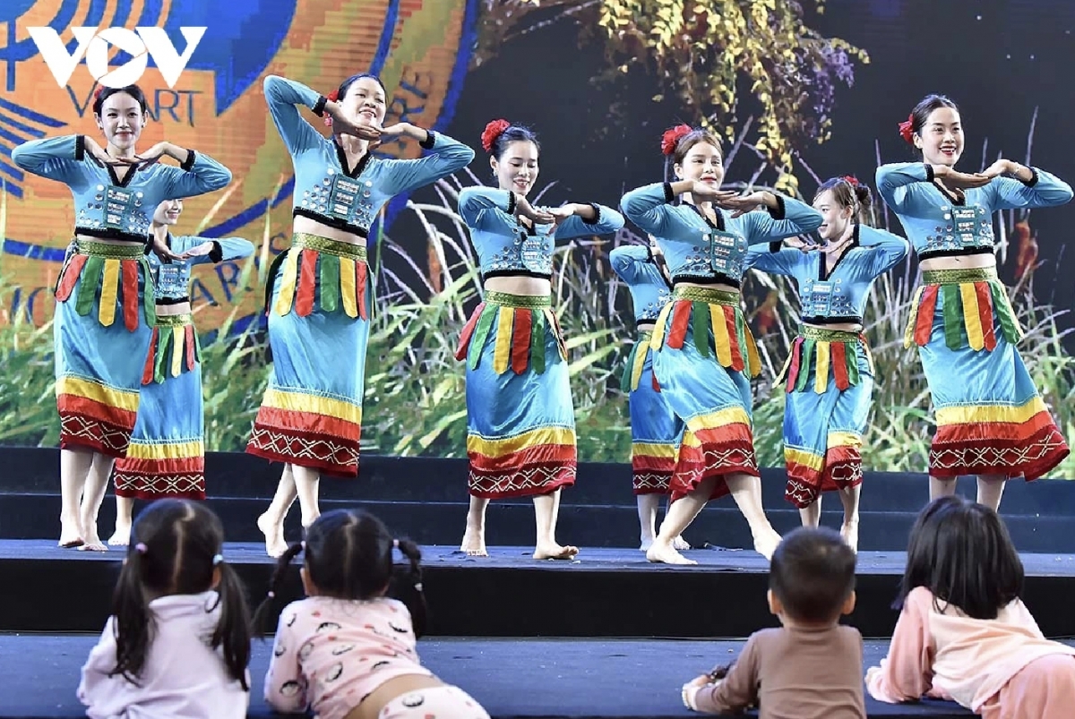 a rich tapestry of culture, blending tradition and modernity, at autumn fair 2025 picture 2