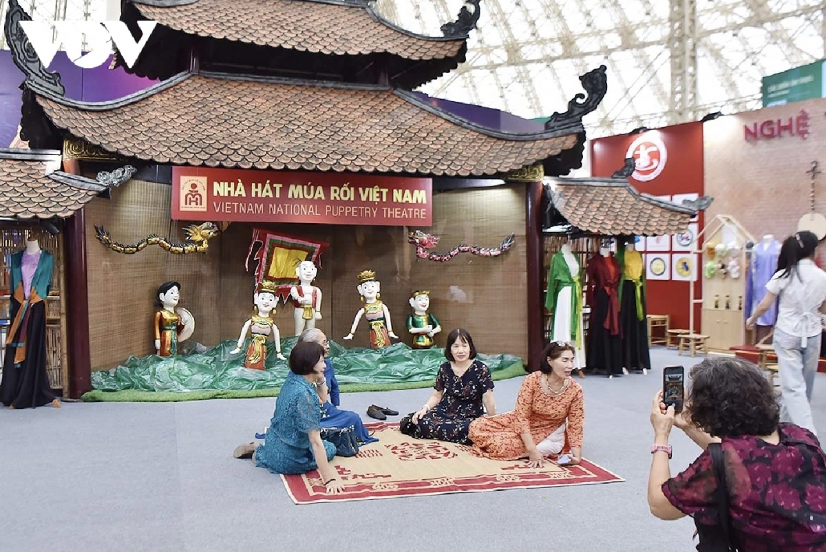 a rich tapestry of culture, blending tradition and modernity, at autumn fair 2025 picture 3
