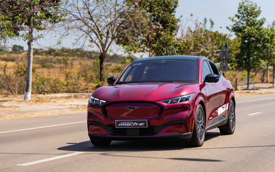 ford viet nam giam gia soc 900 trieu dong cho mustang mach-e hinh anh 1