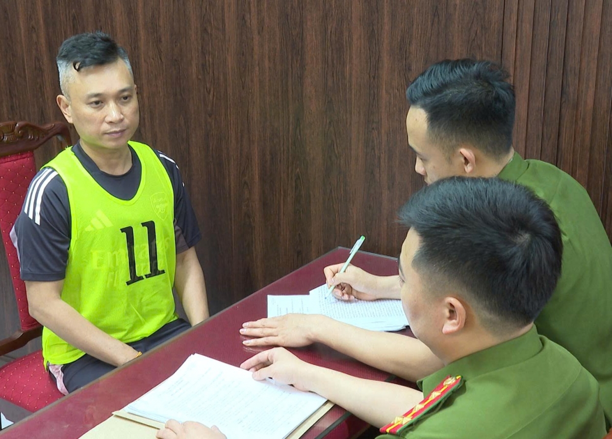 triet pha truong ga vieng xay, boc go duong day co bac nghin ty hinh anh 4