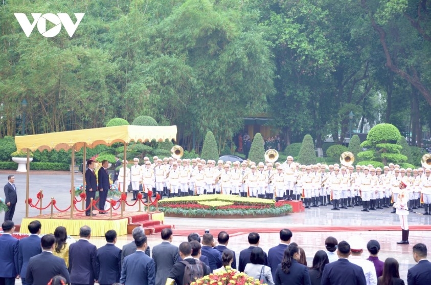 vietnam s top leader hosts welcome ceremony for rok president picture 1