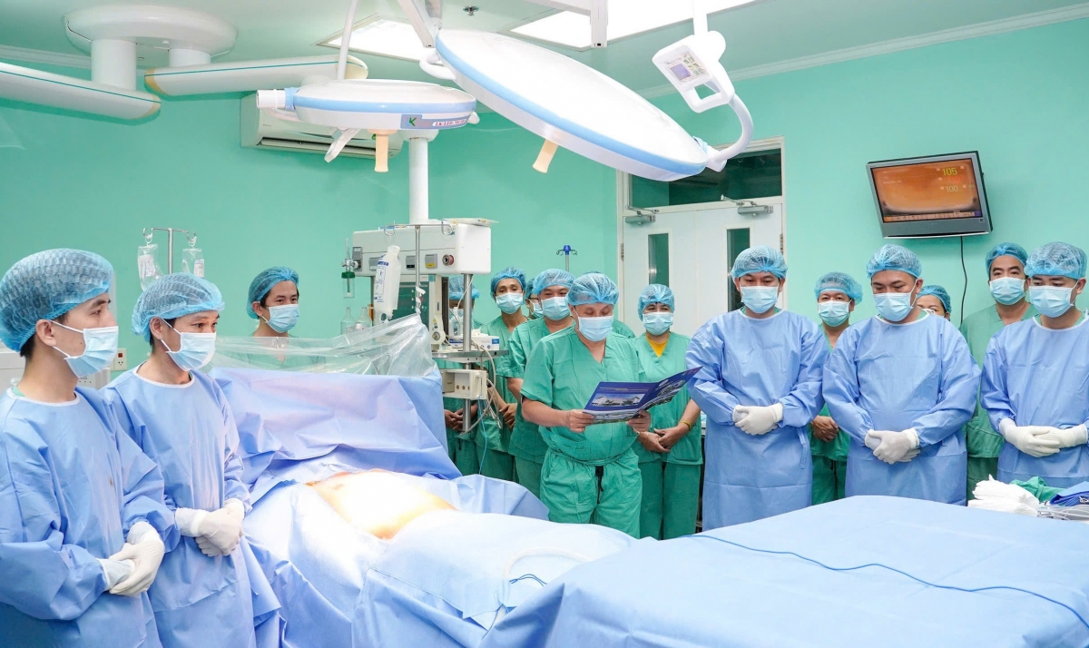 200 medical staff perform six overnight transplants from brain-dead donor picture 1