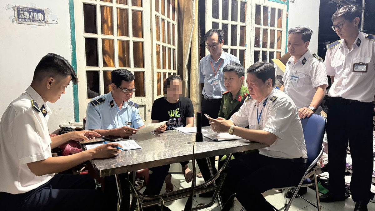 can canh lo mo trai phep o tp.hcm thit gia cam nam la liet tren nen dat ban hinh anh 5