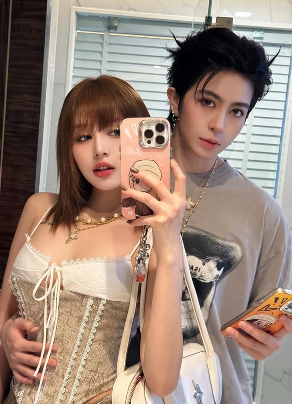 sao viet 7 4 mc quyen linh nhan nhu con gai lo lem trong ngay sinh nhat tuoi 20 hinh anh 2