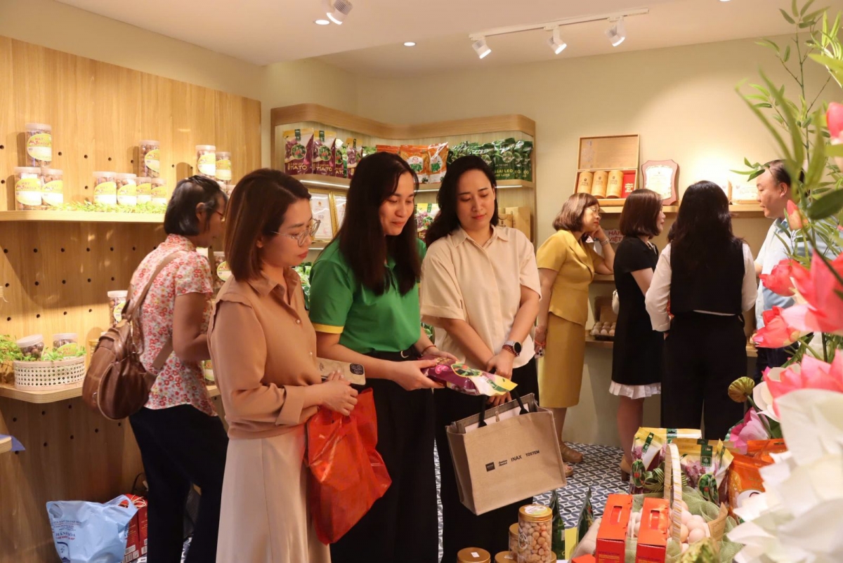 vitality of vietnamese goods programme promotes safe food consumption picture 2