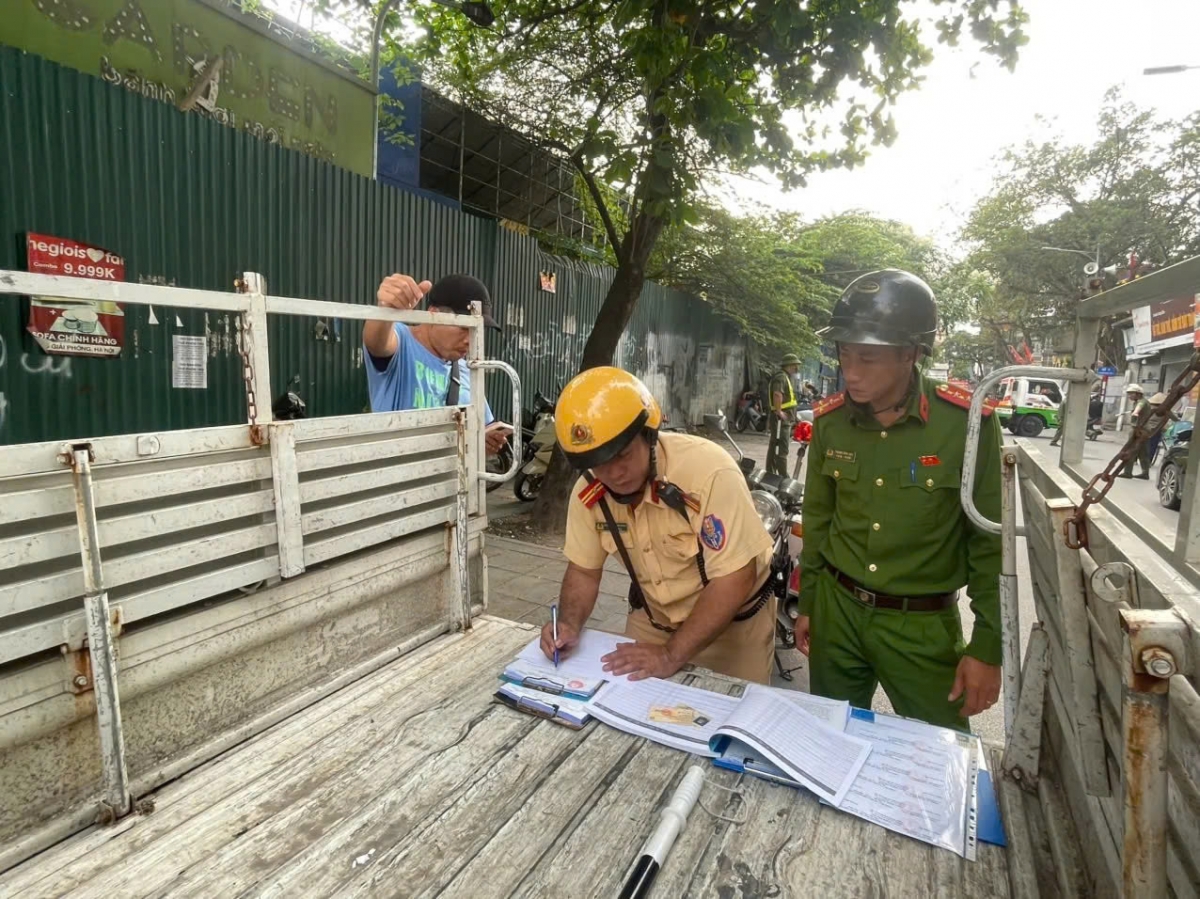 giua muu sinh va ky cuong do thi hinh anh 1