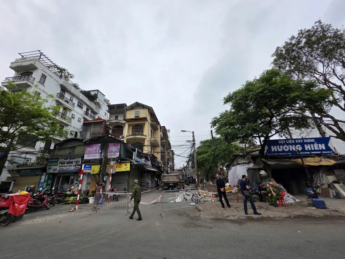 giua muu sinh va ky cuong do thi hinh anh 3