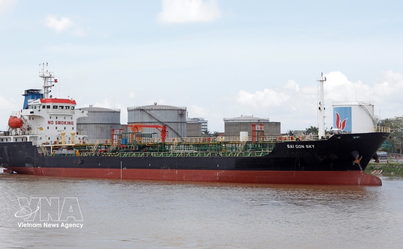 vietnam ensures sufficient fuel supply through april amid global uncertainties picture 1