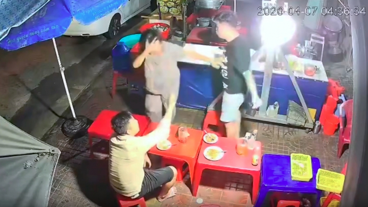 Tạm giữ hình sự kẻ hành hung người phụ nữ lớn tuổi tại quán ăn vỉa hè ở Quy Nhơn