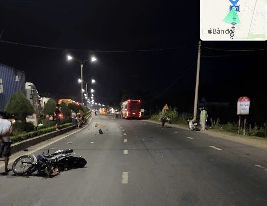 nguoi dan ong bi tu vong khi di nguoc chieu tong truc dien vao xe khach hinh anh 1