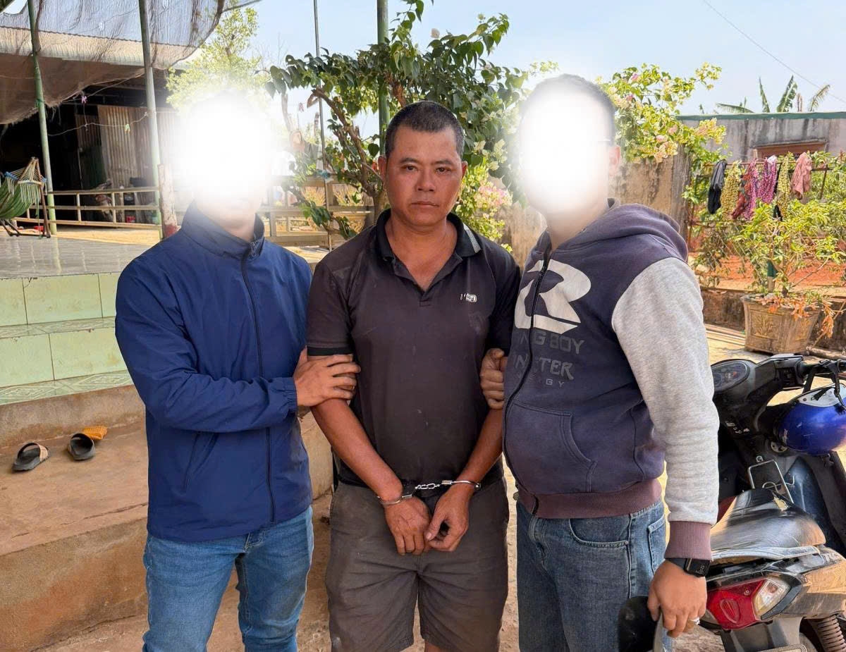 bat giu doi tuong dieu hanh khai thac vang trai phep, su dung vat lieu no hinh anh 1