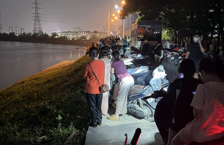 ha noi hai thieu nien tu vong duoi ho yen so hinh anh 1