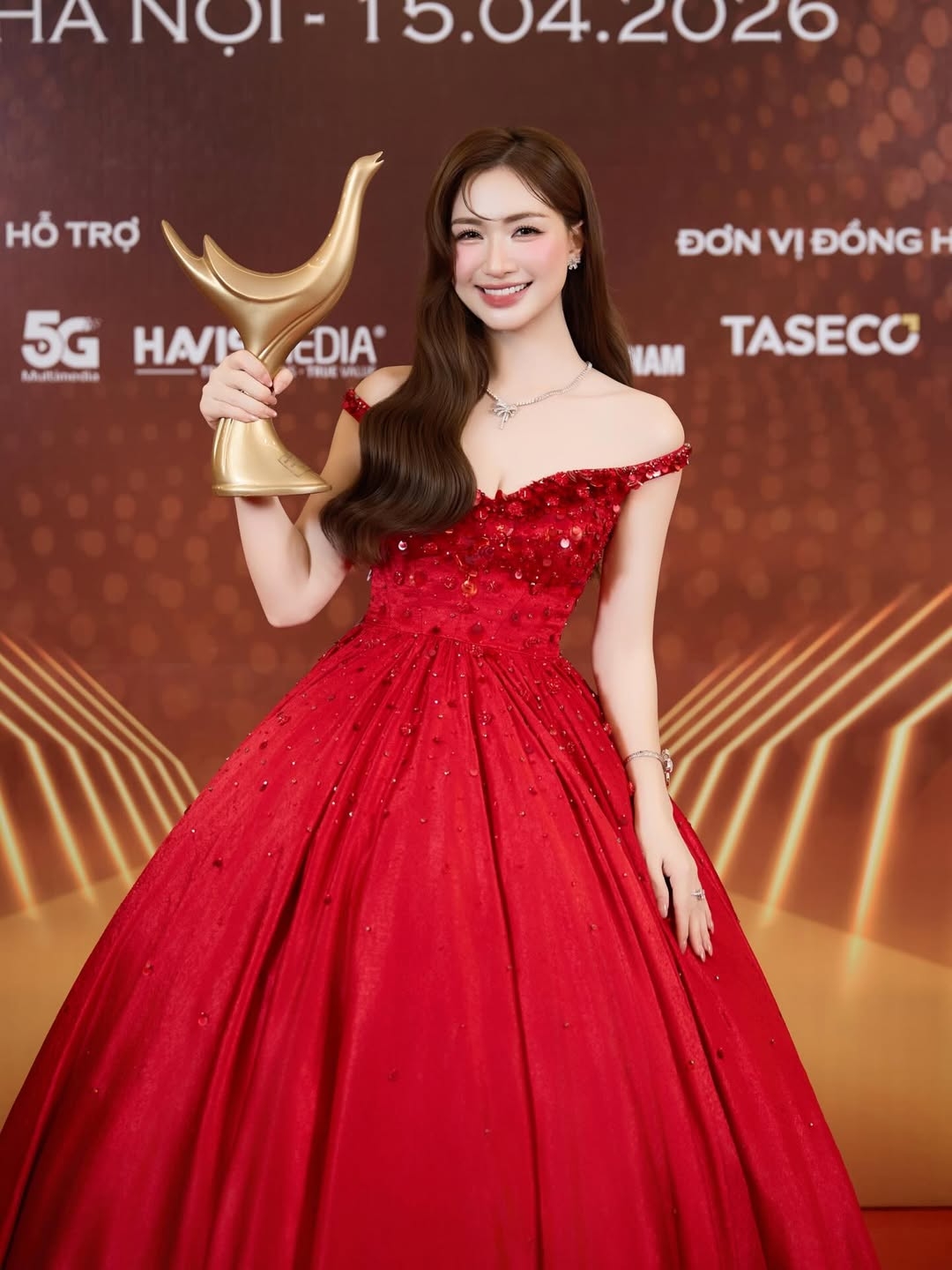 sao viet 17 4 cac anh tai nha tre xa anh nhi nho khien fan dung ngoi khong yen hinh anh 4