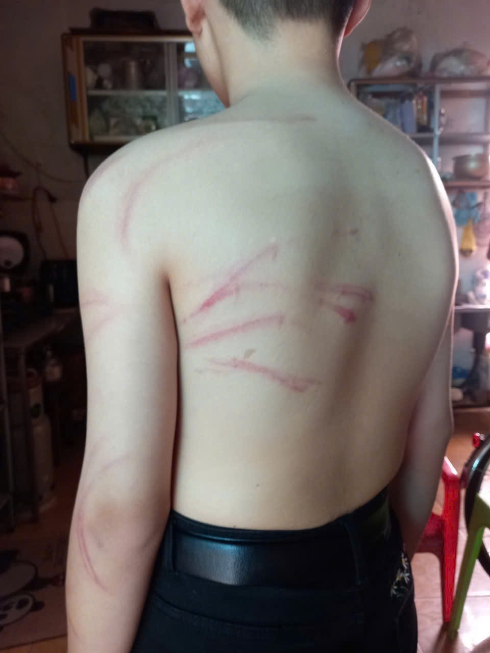 Dong thap tam dinh chi co so day them do thay giao danh hoc sinh hinh anh 1