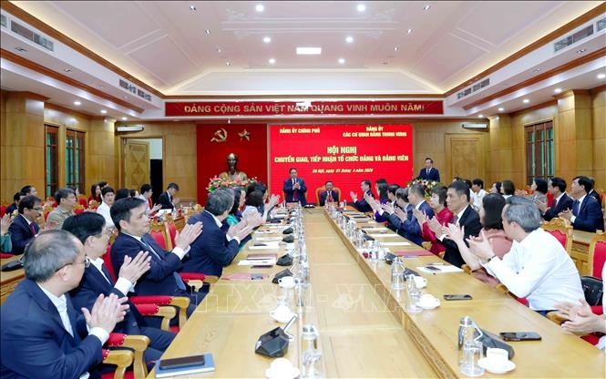 hoi nghi chuyen giao, tiep nhan to chuc dang va dang vien cua 5 dang bo hinh anh 6