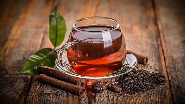 loi ich uong hong tra dung cach va khong gay mat ngu hinh anh 1