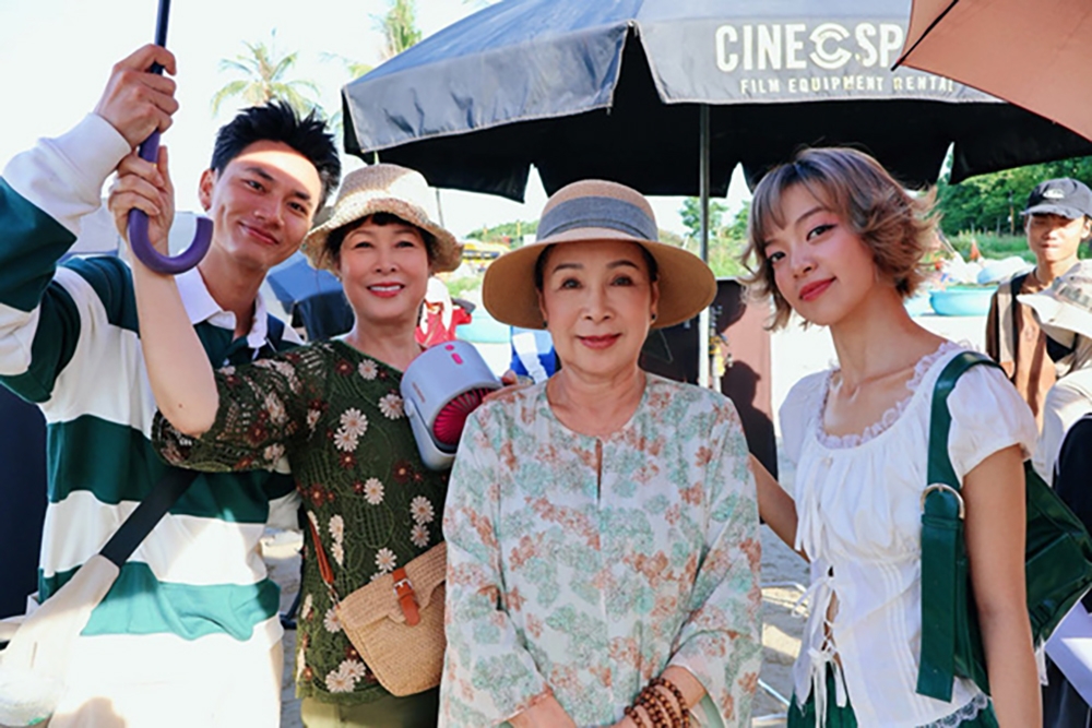 phim co nsnd hong van chi con 1 suat chieu, tong doanh thu dat hon 14 ty hinh anh 2