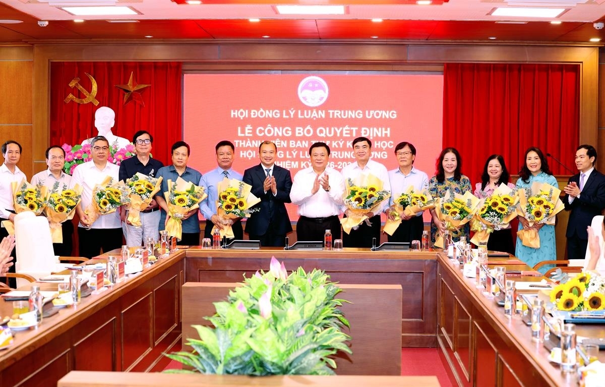 cong bo quyet dinh thanh vien ban thu ky khoa hoc hoi dong ly luan trung uong hinh anh 1