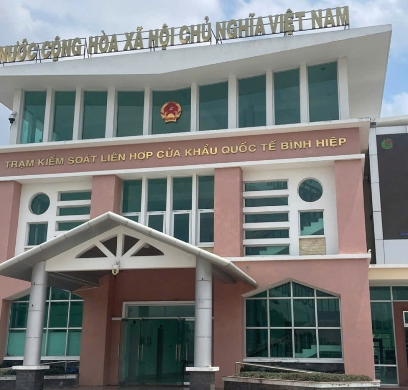 tiep nhan 8 nguoi viet cu tru trai phep, tham gia lua dao xuyen quoc gia hinh anh 1