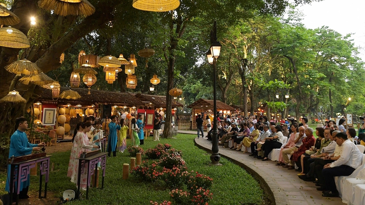 tham vuon Anh sang giua long di san hinh anh 1