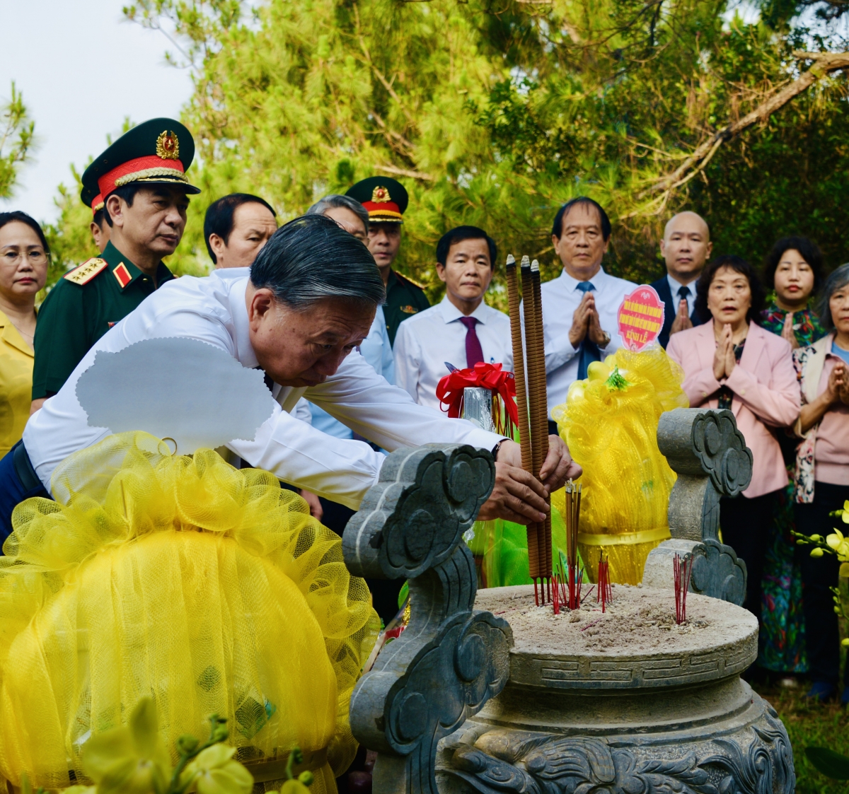 Tổng Bí thư, Chủ tịch nước dâng hương tưởng niệm Đại tướng Võ Nguyên Giáp