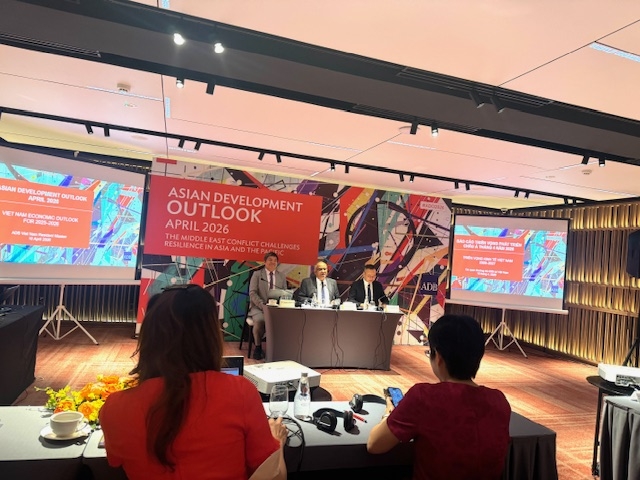 vietnam s economy stays resilient despite global challenges, says adb picture 2