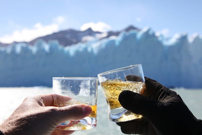 Lý do người Mỹ uống nước đá cả mùa đông lẫn mùa hè
