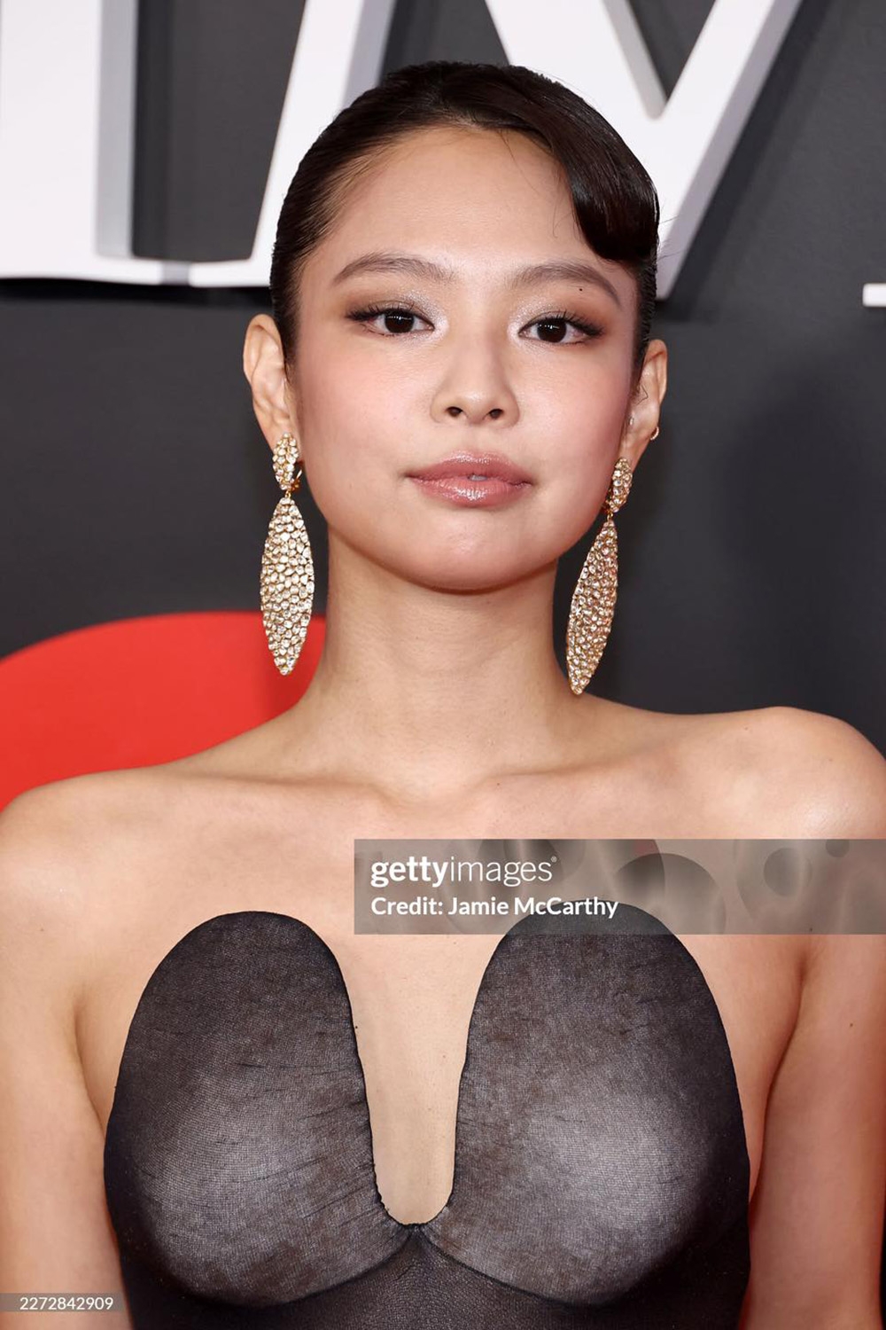 jennie cua blackpink bi dim hang tai time100 gala mac xau kho cuu hinh anh 3