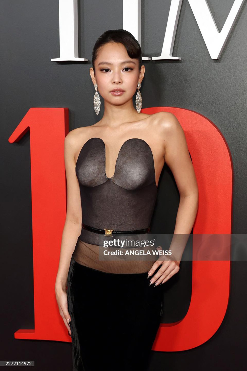 jennie cua blackpink bi dim hang tai time100 gala mac xau kho cuu hinh anh 5