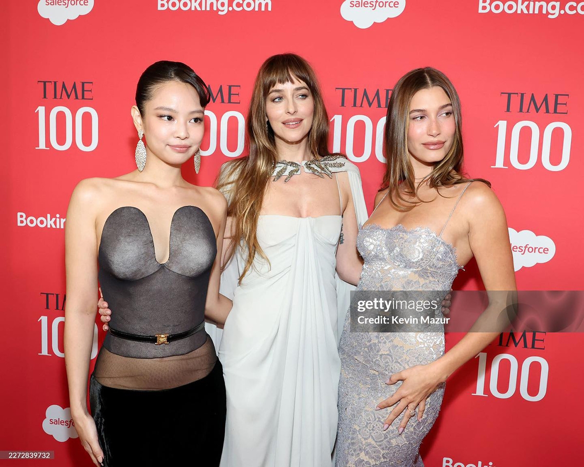 jennie cua blackpink bi dim hang tai time100 gala mac xau kho cuu hinh anh 6