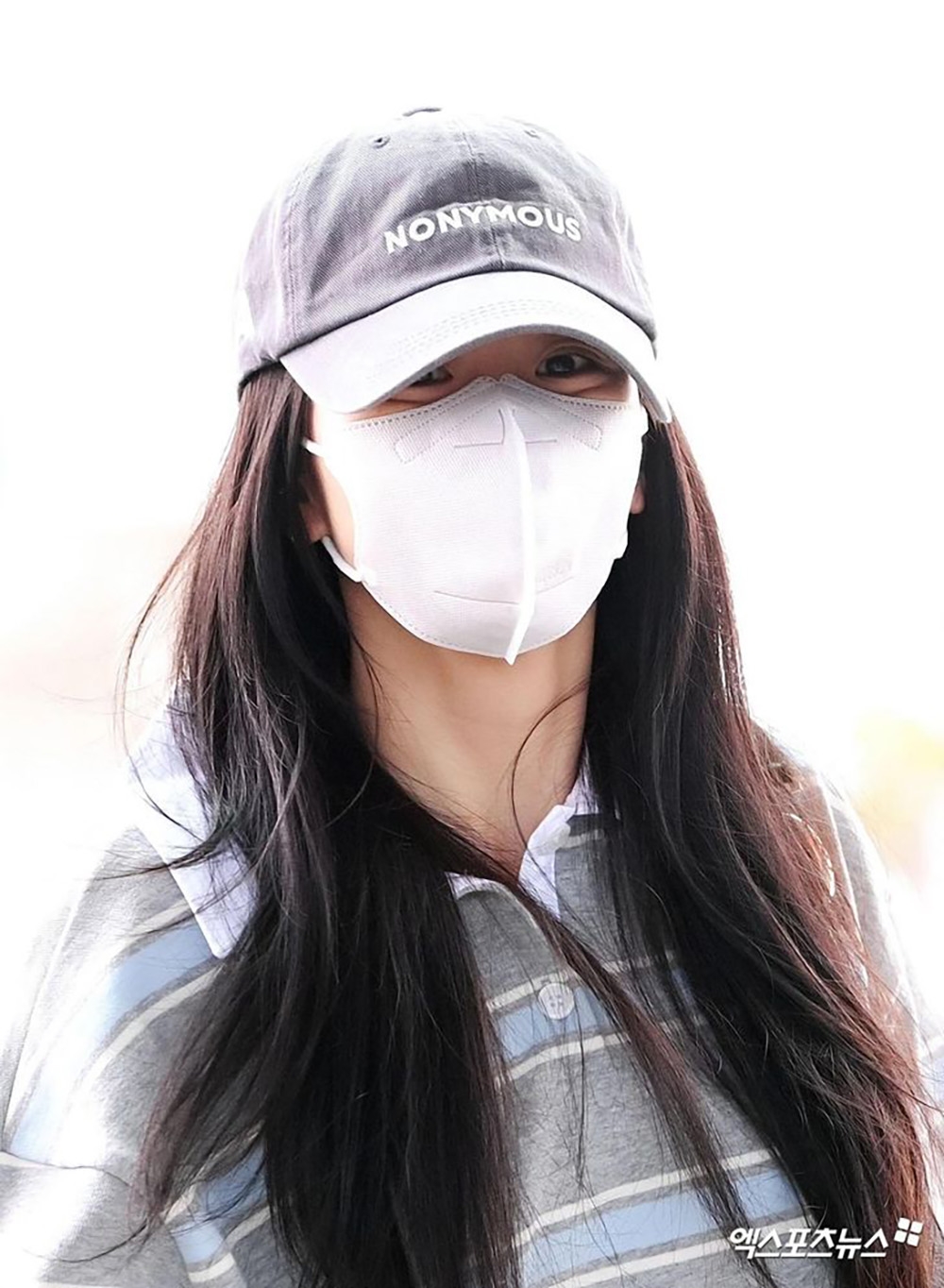 jisoo cua blackpink bo qua ve ngoai long lay o san bay giua nhung lum xum gia dinh hinh anh 3