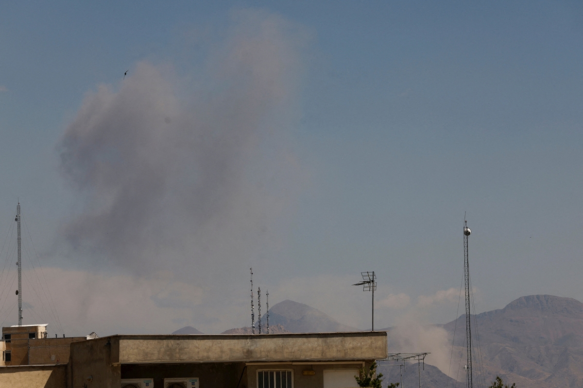 israel don dap khong kich cau va tuyen duong sat tai iran hinh anh 1