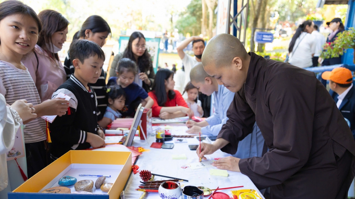 lam Dong don 350.000 luot khach dip gio to, doanh thu 768 ty dong hinh anh 2