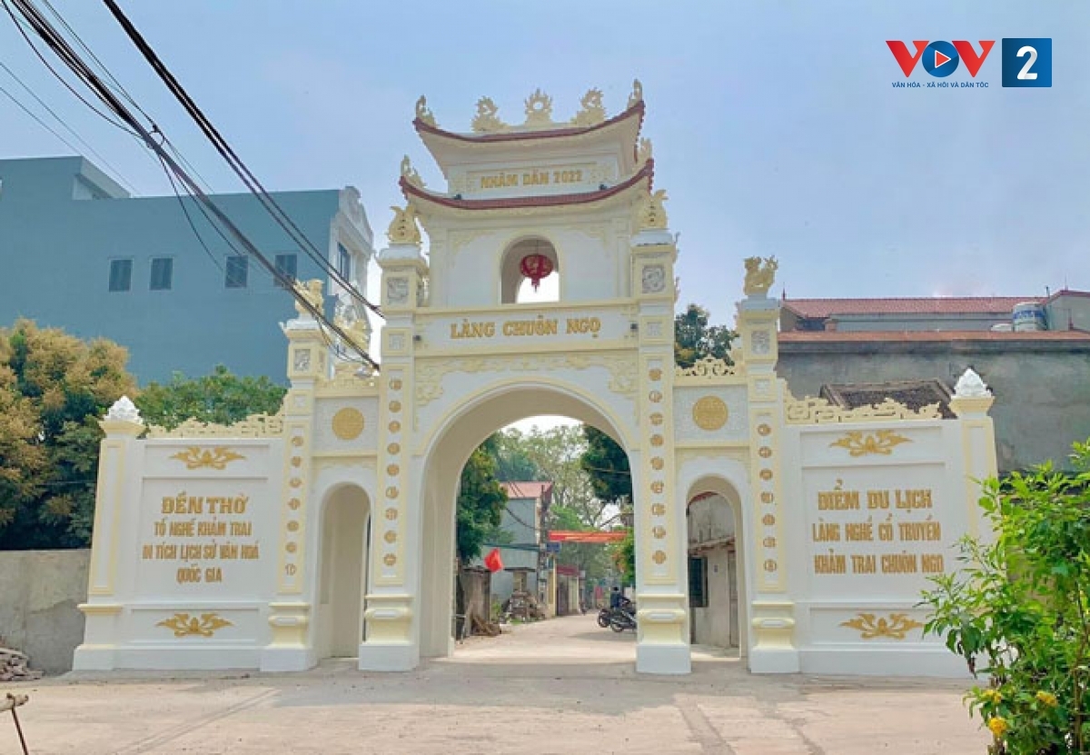 nguoi giu lua kham trai chuon ngo hinh anh 1