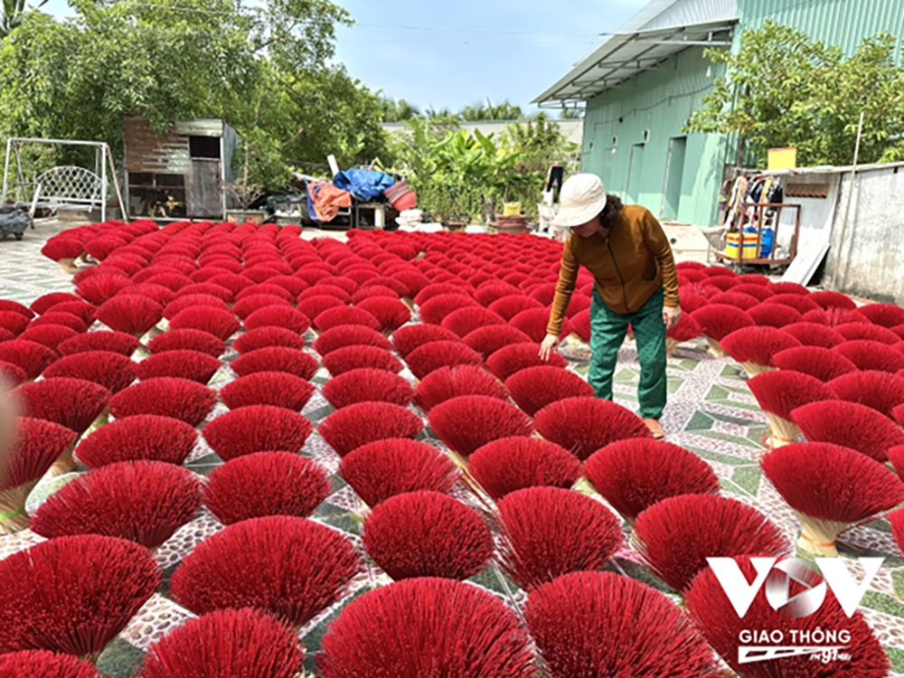 lang nhang le minh xuan - noi luu giu huong tram cua ky uc hinh anh 1