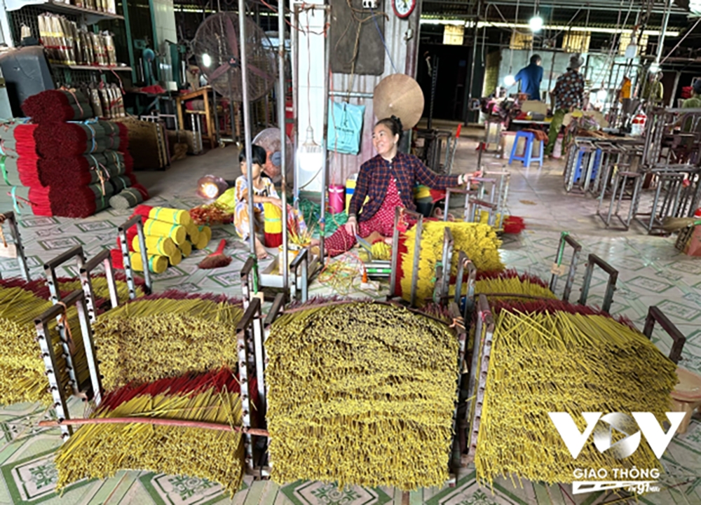 lang nhang le minh xuan - noi luu giu huong tram cua ky uc hinh anh 2